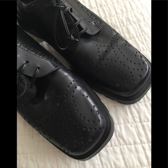 Joan Helpern Signature hand made black leather oxford shoes. - Picture 10 of 10